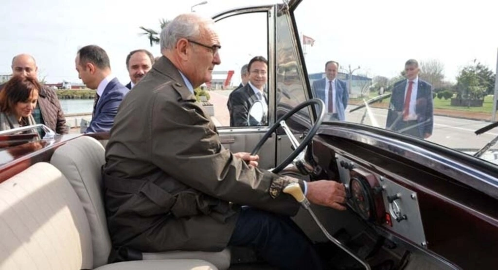 Samsun Büyükşehir Belediyesi, Gazi Mustafa Kemal Atatürk’ün makam aracı olarak kullandığı otomobilin aynısını yaptırdı.