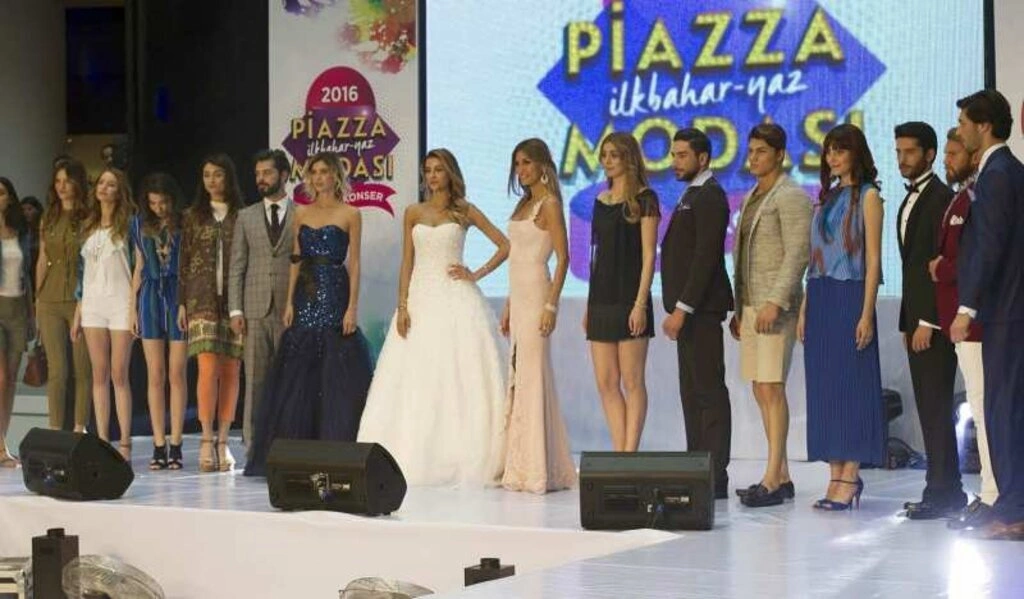 Çağla Şikel, Özge Ulusoy, Ayşe Hatun Önal ve Emre Kaya Samsun’u Salladı