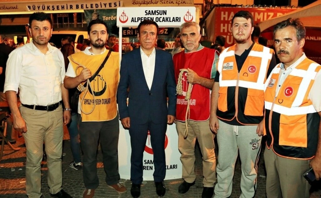 Canik Belediye Başkanı Osman Genç Demokrasi nöbeti