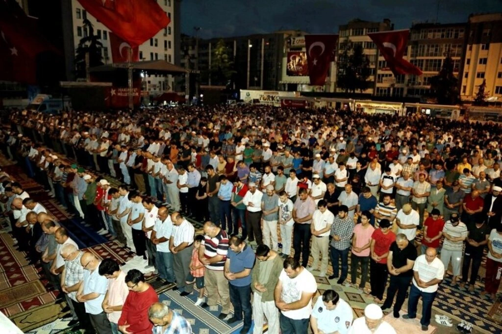 İlkadım Belediyesi Cuma sabah namazı