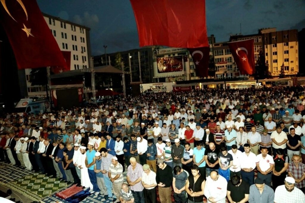 İlkadım Belediyesi Cuma sabah namazı
