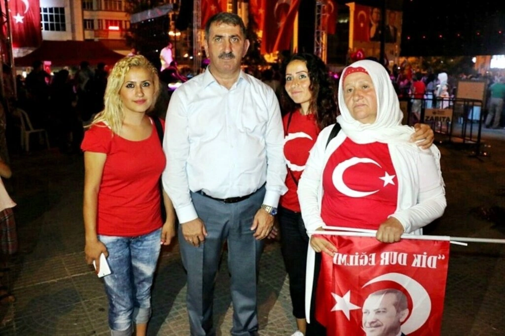 Milletvekili Köktaş demokrasi nöbeti resimleri