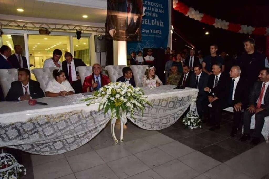 Böyle olur roman düğünü