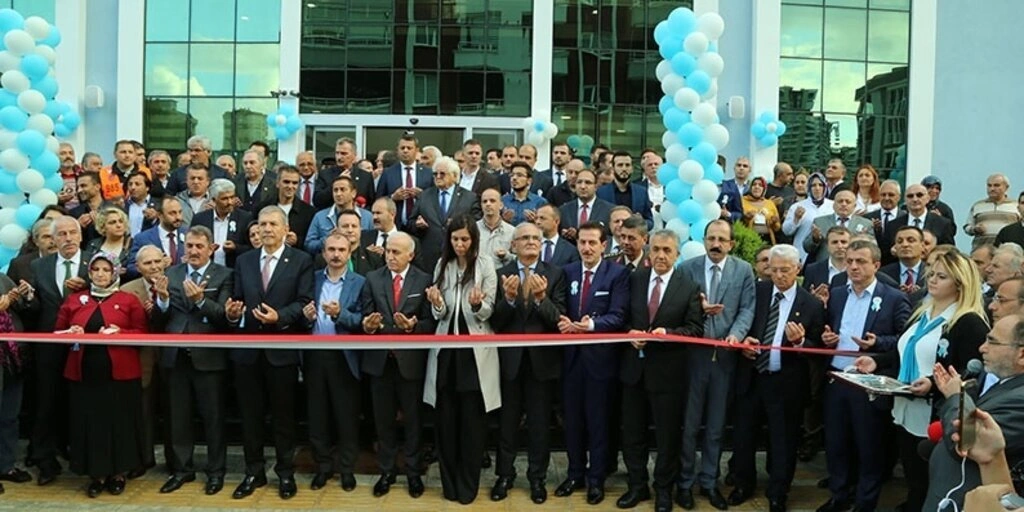 İlkadım Derebahçe Sosyal Tesisleri görkemli bir törenle açıldı