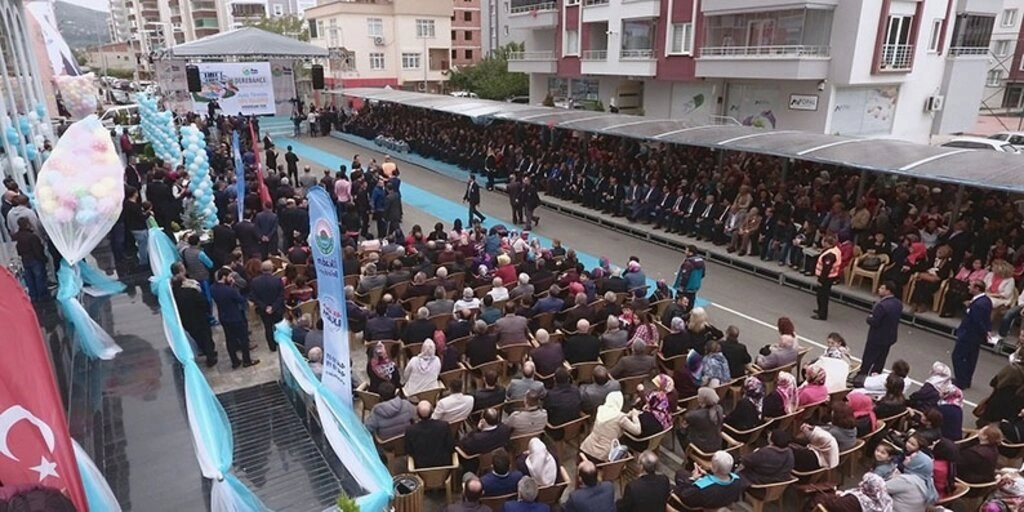 İlkadım Derebahçe Sosyal Tesisleri görkemli bir törenle açıldı