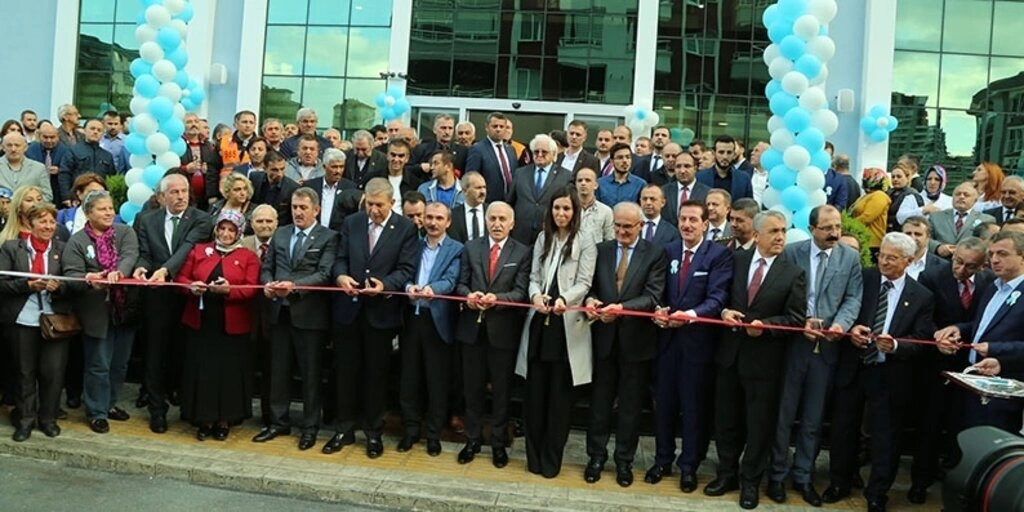 İlkadım Derebahçe Sosyal Tesisleri görkemli bir törenle açıldı