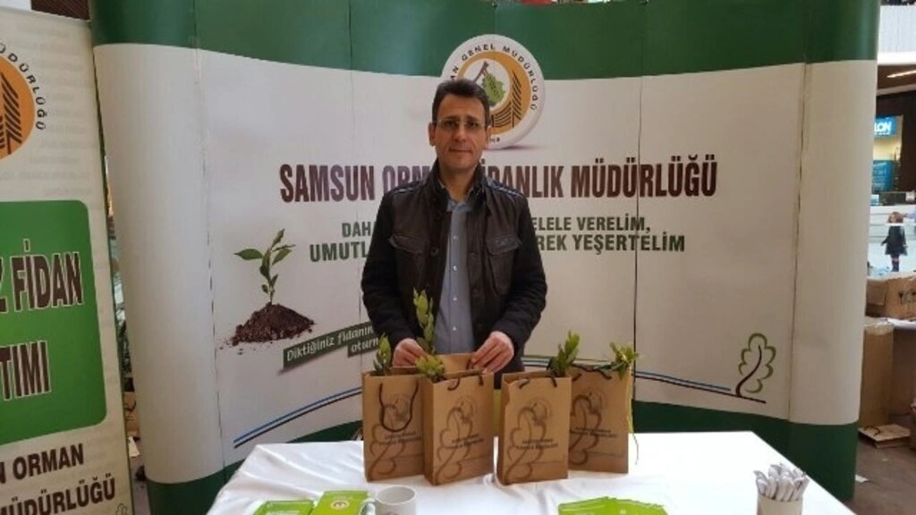 Samsun Orman Fidanlık Müdürlüğü Piazza AVM'de fidan dağıttı