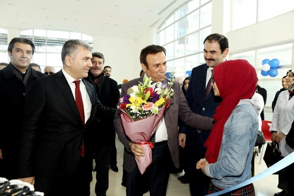 Canik Belediyesi Anadolu İmam-Hatip Lisesi'ne konferans salonu