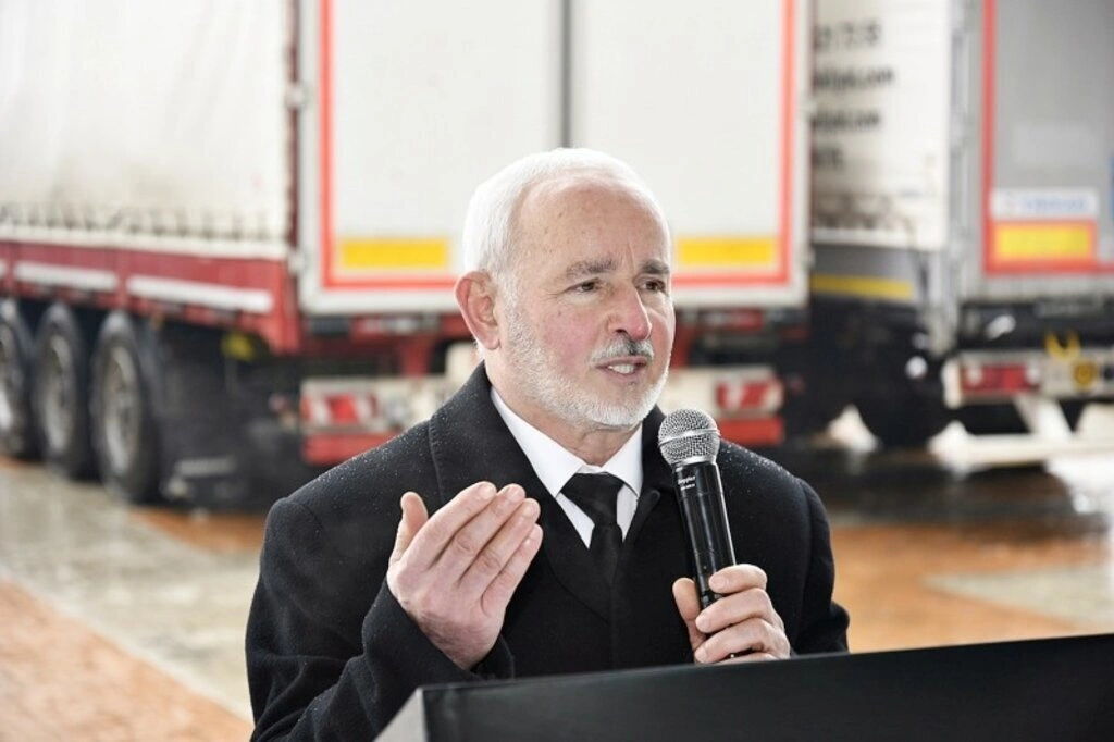 Tekkeköy yardım tırlarını dualarla uğurlandı
