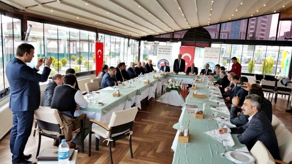 Bem-Bir-Sen 23. kuruluş yıldönümünü Samsun'da gazetecilerle kutladı