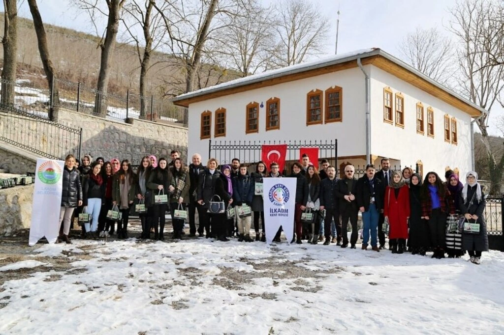 Genç Öğrencilerden İlkadım Belediye Başkanı Erdoğan Tok’a Teşekkür