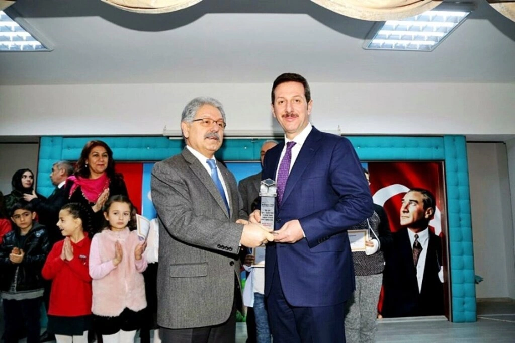 Başkan Erdoğan Tok miniklerle karne sevincini paylaştı