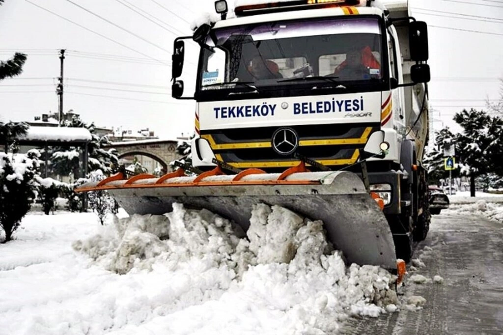 Tekkeköy’de 7/24 karla mücadele