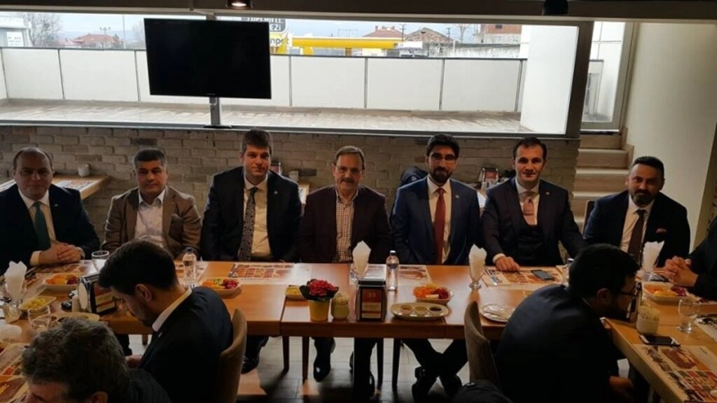 Bafra GİAD'ta Alper Güngör güven tazeledi