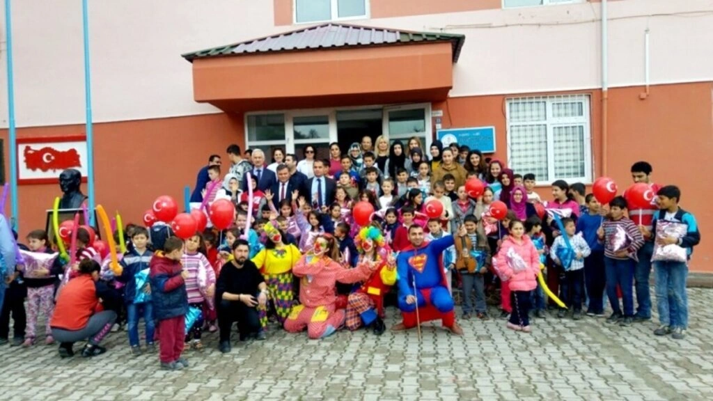 Canik Şubesi Türk Kızılayı'ndan Maarif Hareketi'ne destek