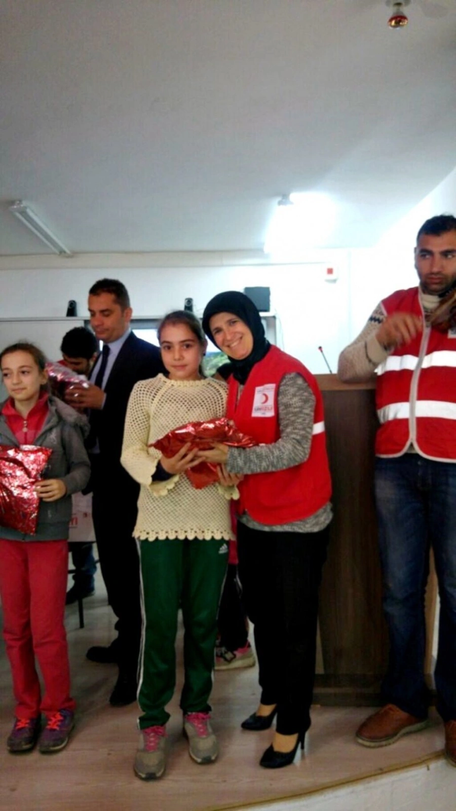 Canik Şubesi Türk Kızılayı'ndan Maarif Hareketi'ne destek