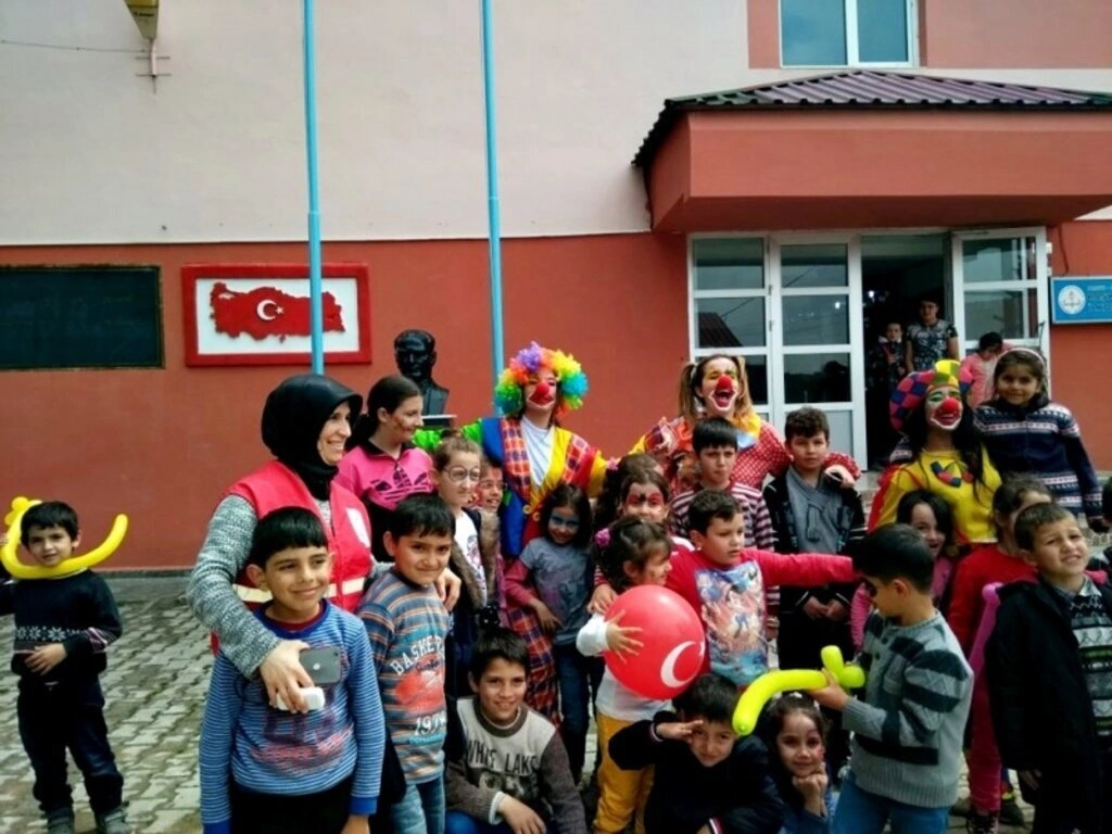 Canik Şubesi Türk Kızılayı'ndan Maarif Hareketi'ne destek