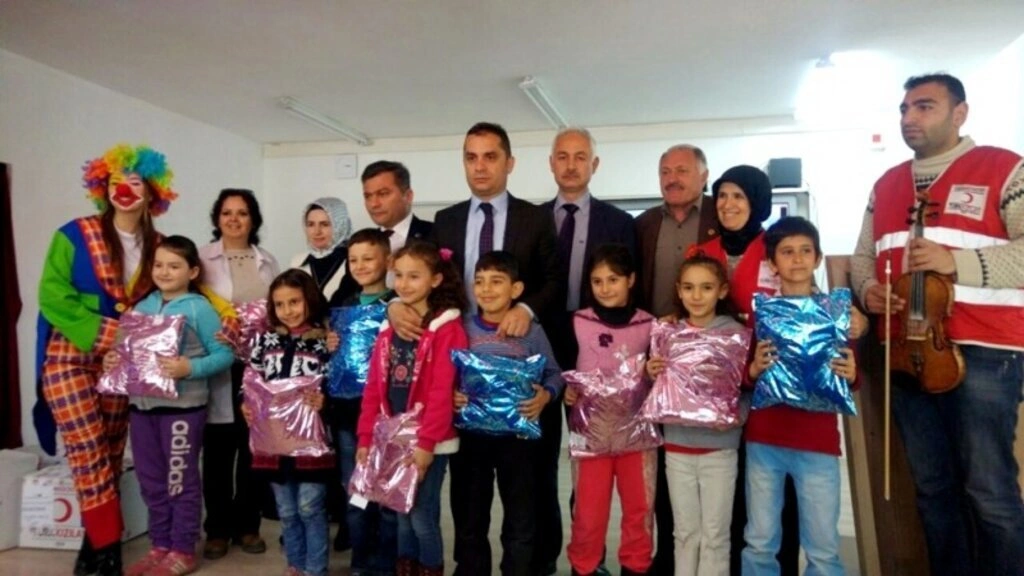 Canik Şubesi Türk Kızılayı'ndan Maarif Hareketi'ne destek