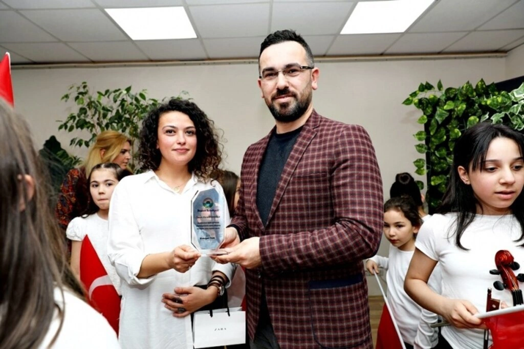 İlkadımlı Çocuklar'dan Büyük Performans