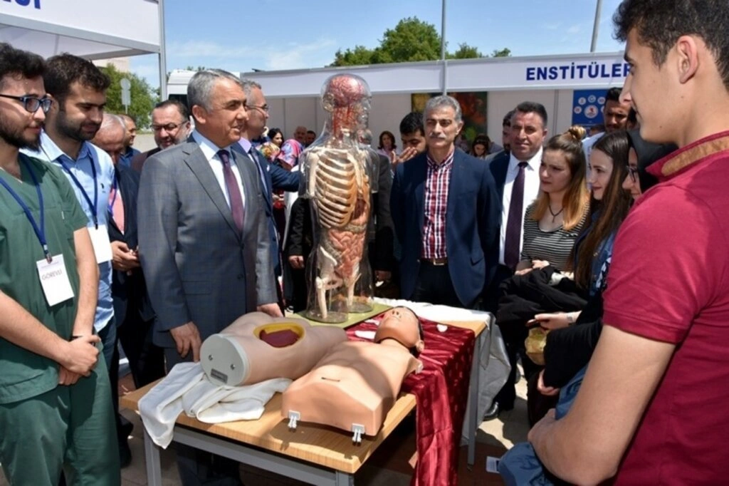 OMÜ’nün 12. Üniversite Tanıtım Günleri Şenlik Havasında Geçti