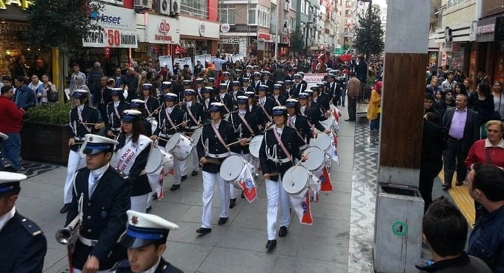 Çiftlik Caddesi üzerinde gerçekleşen Cumhuriyet Yürüyüşü Fotoğrafları