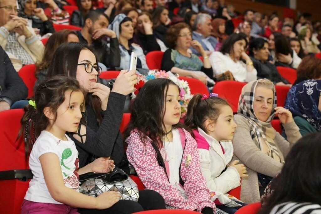 İlkadım THM Çocuk Korosu Büyüledi