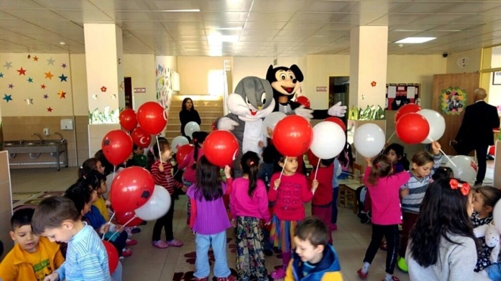 Canik Türk Kızılayı'ndan öğrencilere hediye