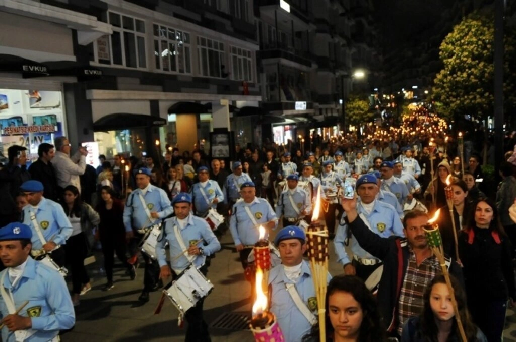 Samsun'da Fener Alayı ve Gençlik Festivali Yürüyüşü yapıldı