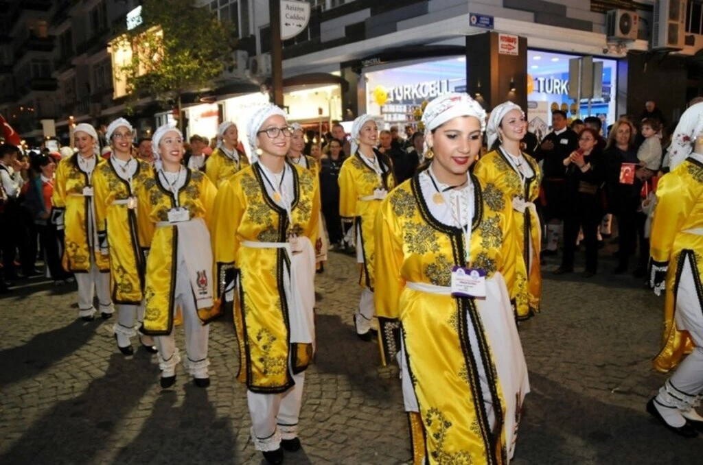 Samsun'da Fener Alayı ve Gençlik Festivali Yürüyüşü yapıldı