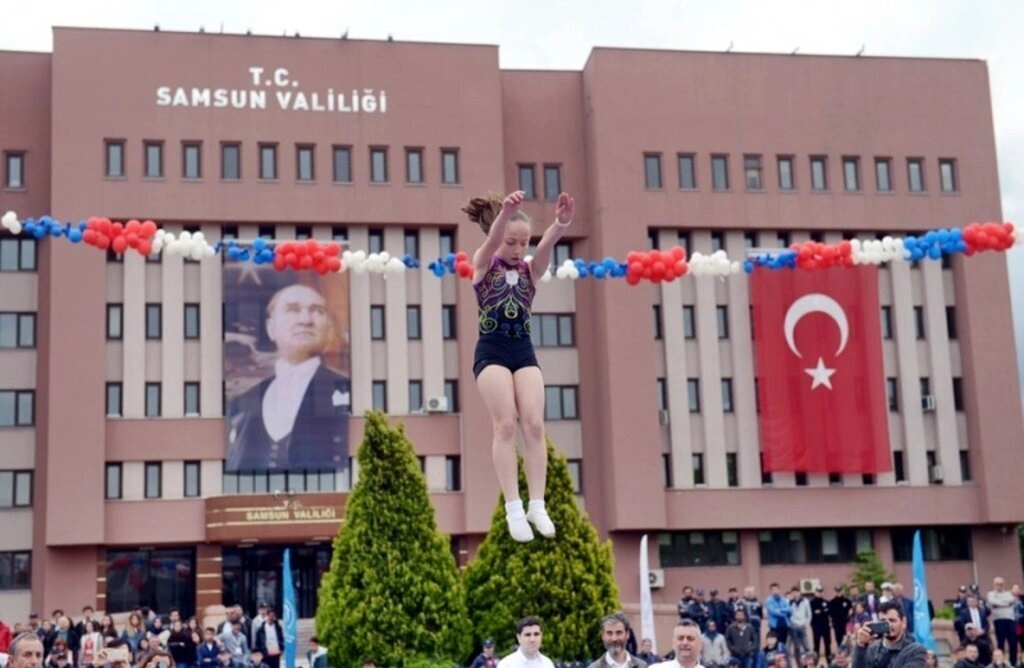 Atatürk'ün Samsun'a çıkışının 98. yıl dönümü kutlandı