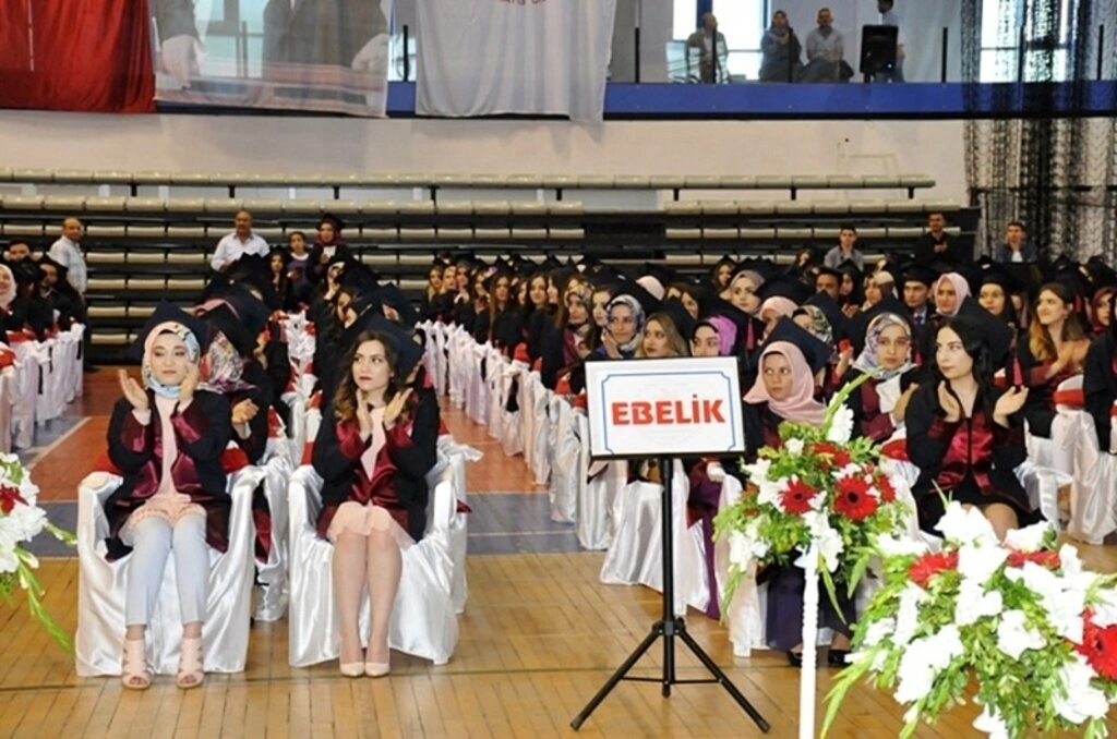Sağlık Bilimleri Fakültesi mezuniyet töreni
