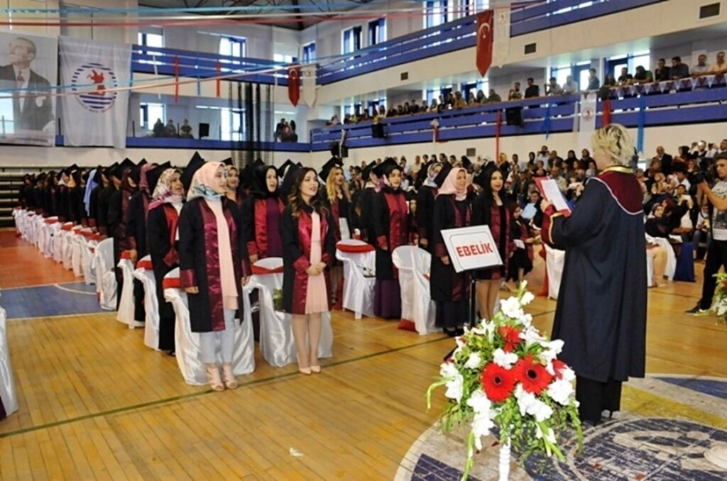 Sağlık Bilimleri Fakültesi mezuniyet töreni