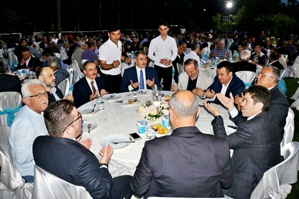 AK Parti Samsun Milletvekili Fuat Köktaş'tan iftar programı