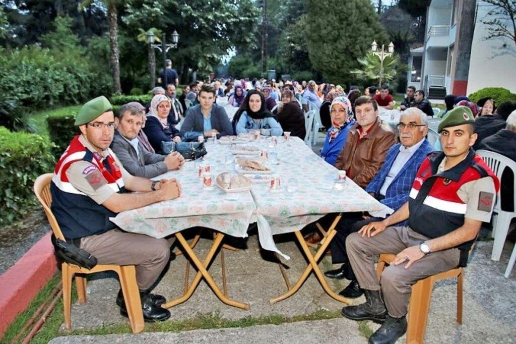 Bafra İlçe Protokolü İftarda Şehit Aileleri ve Gazilerle Buluştu
