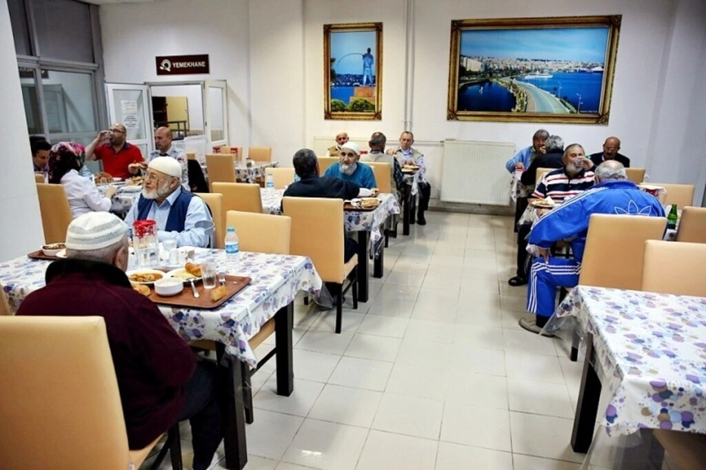 Huzurevinde eski ramazanları özlüyorlar