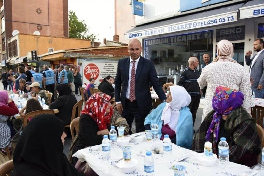 Tekkeköy de on binler aynı sofra da oruç açtı