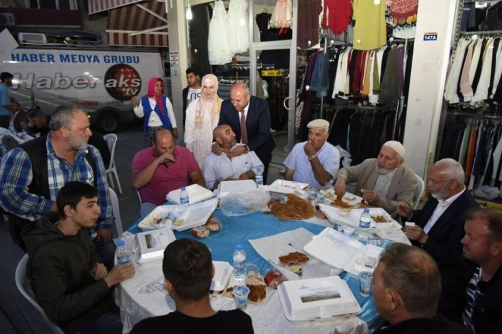 Tekkeköy de on binler aynı sofra da oruç açtı