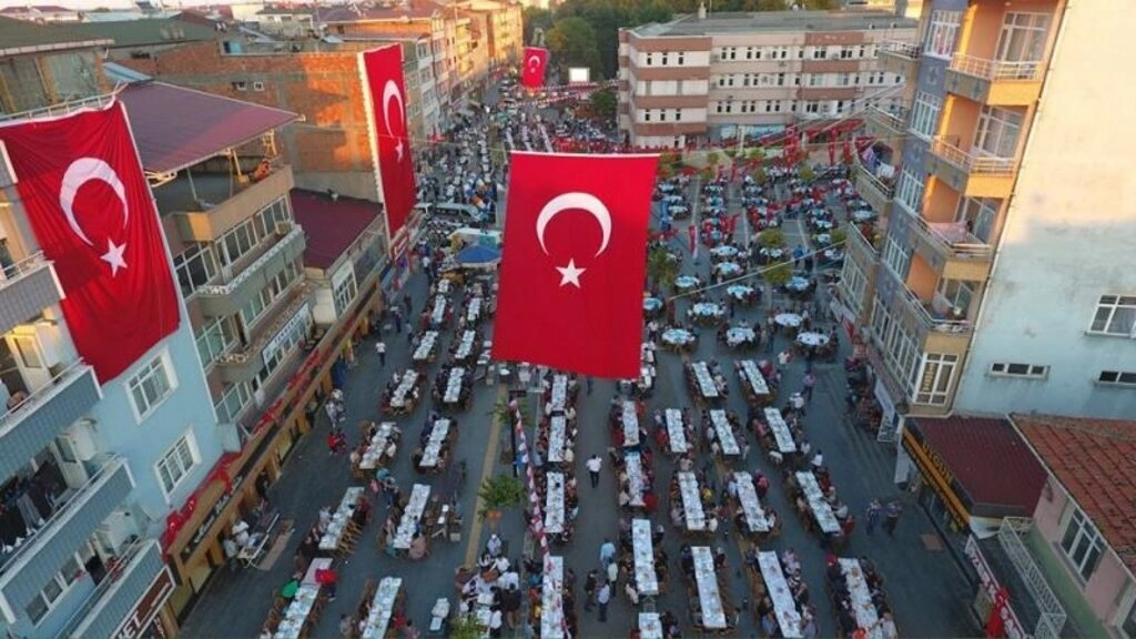 Tekkeköy de on binler aynı sofra da oruç açtı