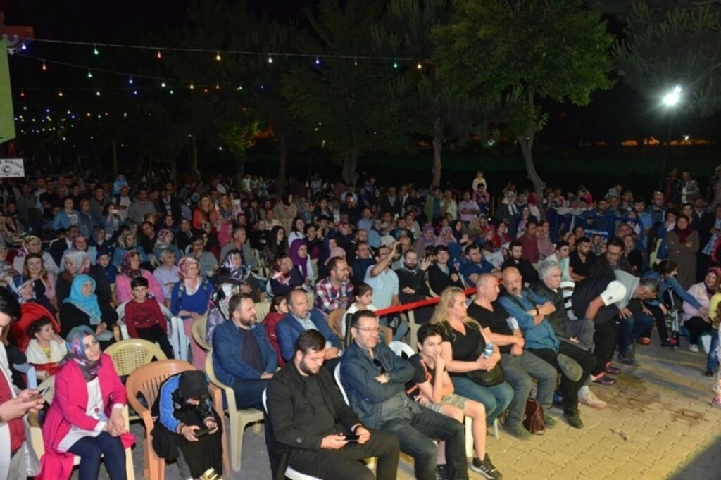 İşaret dili ile ilahi sundular