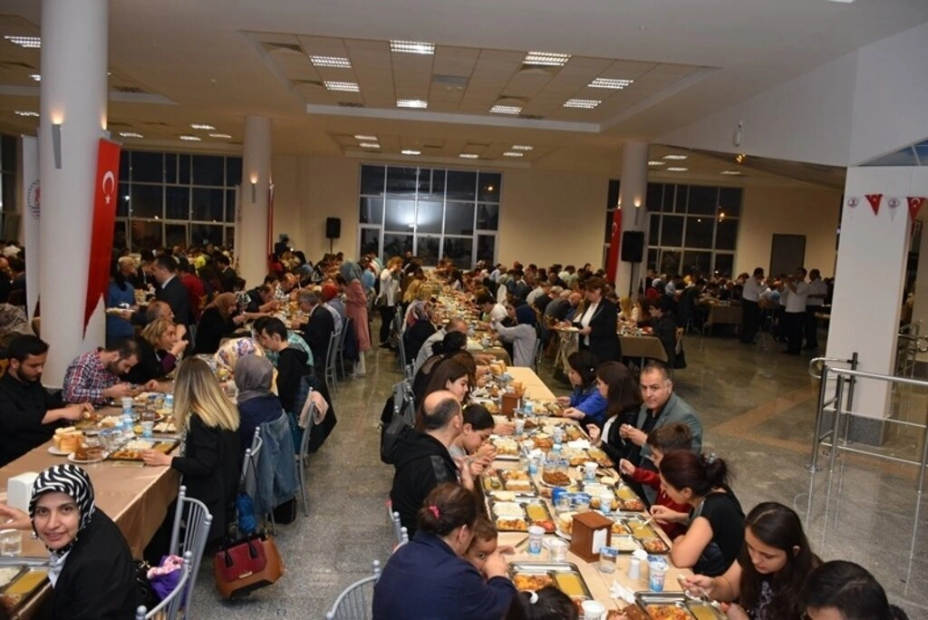 OMÜ Ailesi İftarda Bir Araya Geldi
