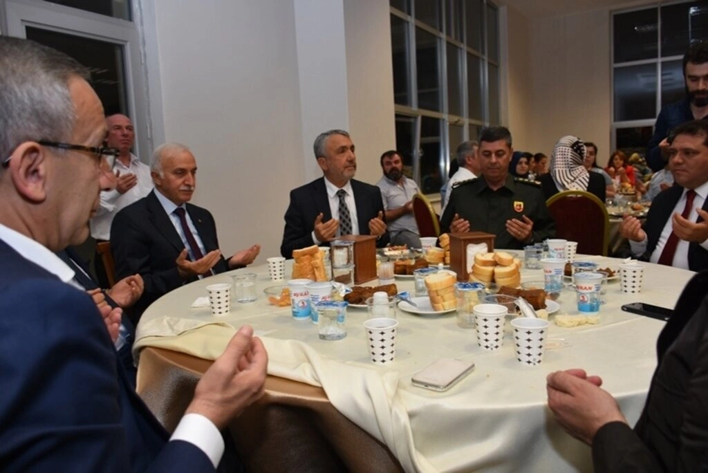OMÜ Ailesi İftarda Bir Araya Geldi