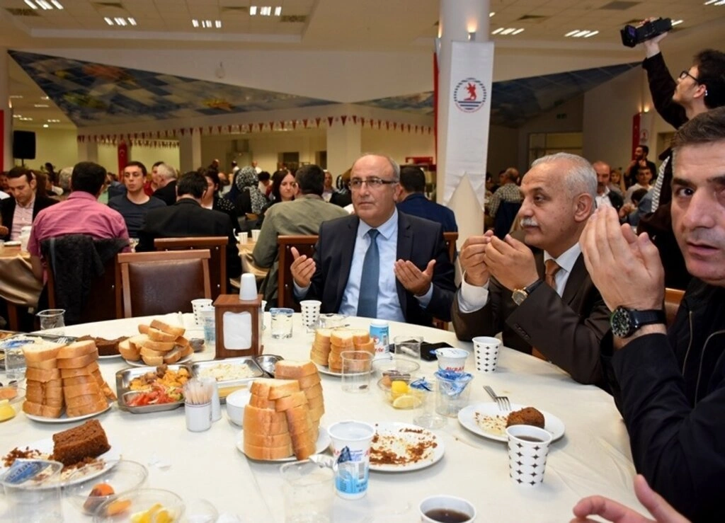 OMÜ Ailesi İftarda Bir Araya Geldi