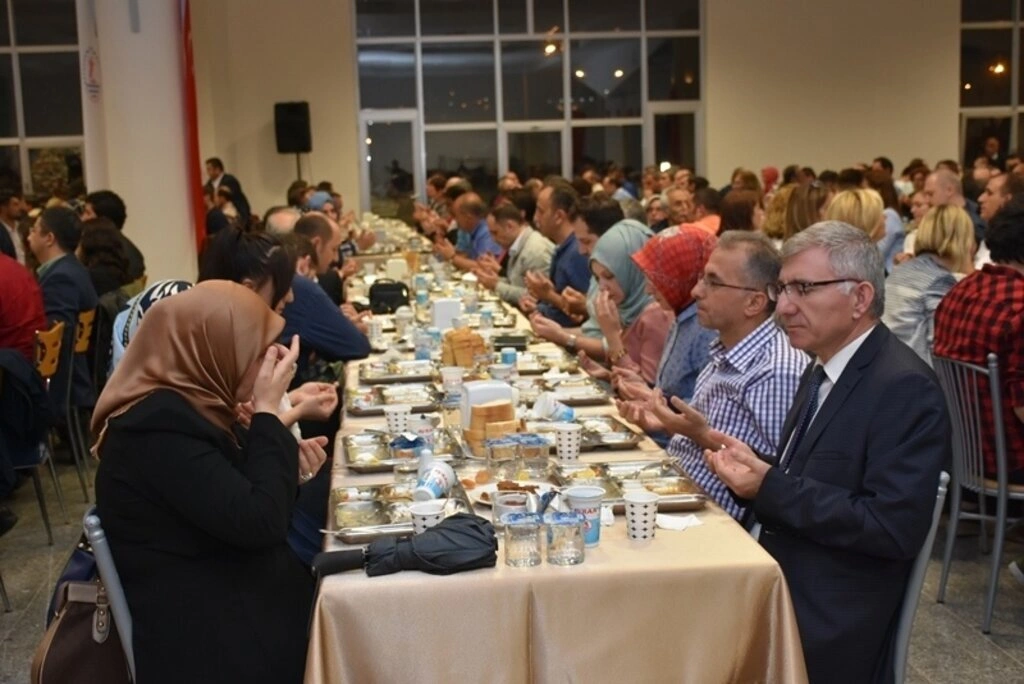 OMÜ Ailesi İftarda Bir Araya Geldi