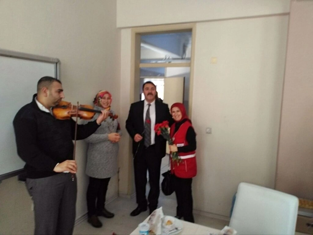 Türk Kızılayı Canik Şube Başkanlığı'ndan öğretmenler günü kutlaması