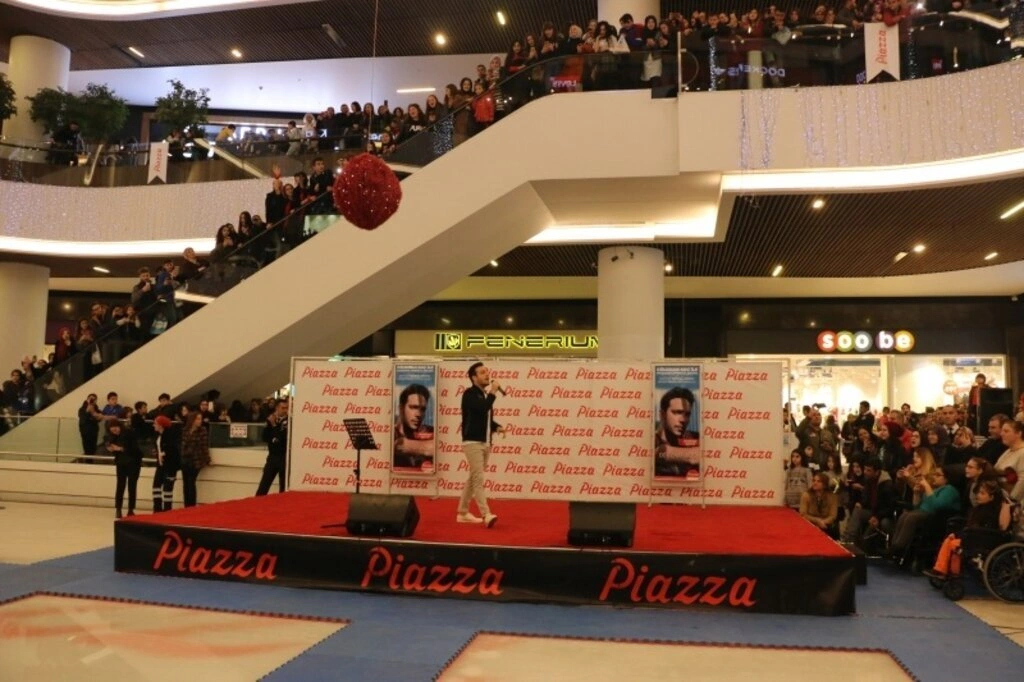 Piazza'da Oğuzhan Koç rüzgarı