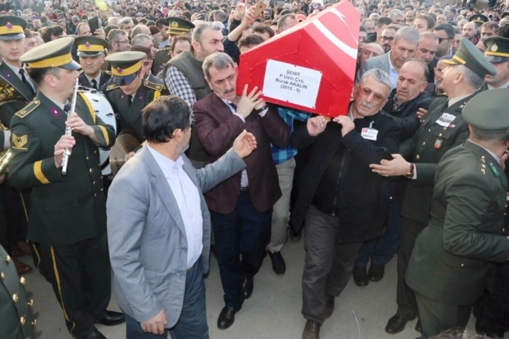 Kahraman Şehitlerimiz Şahin ve Akalın son yolculuklarına dualarla uğurlandı