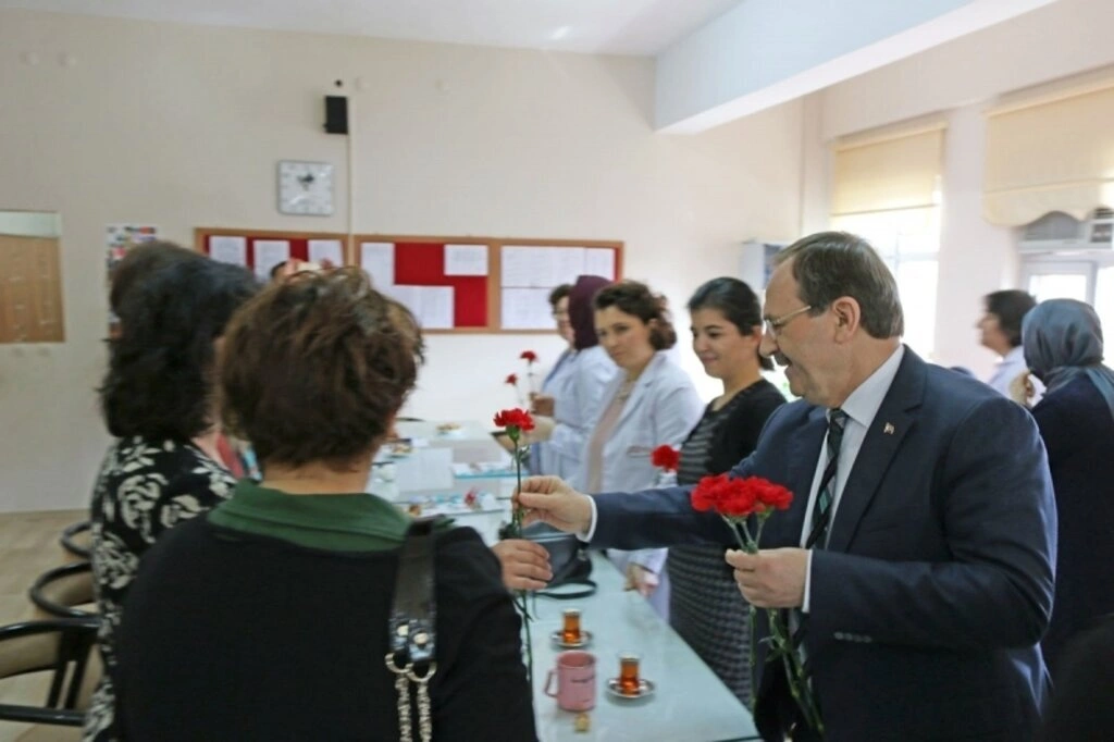 BAŞKAN ŞAHİN: KADINLAR GÜZEL BİR GELECEĞİN MİMARLARIDIR