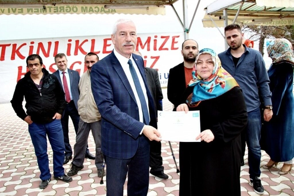 Alaçam'da Engelli ve Hükümlü Girişimcilere Belgeleri Verildi