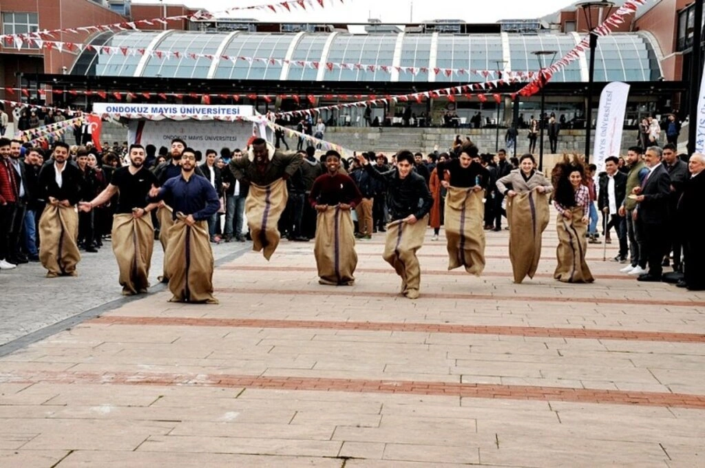 OMÜ Ailesi Nevruz Kutlamasında Coştu