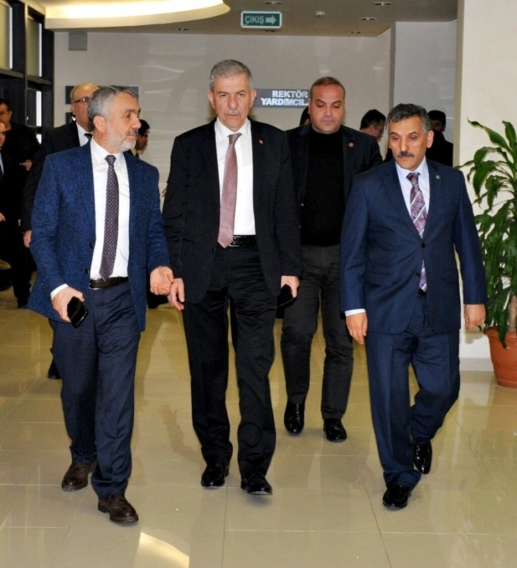 Samsun'da üniversite, şehir ve iş dünyası toplandı